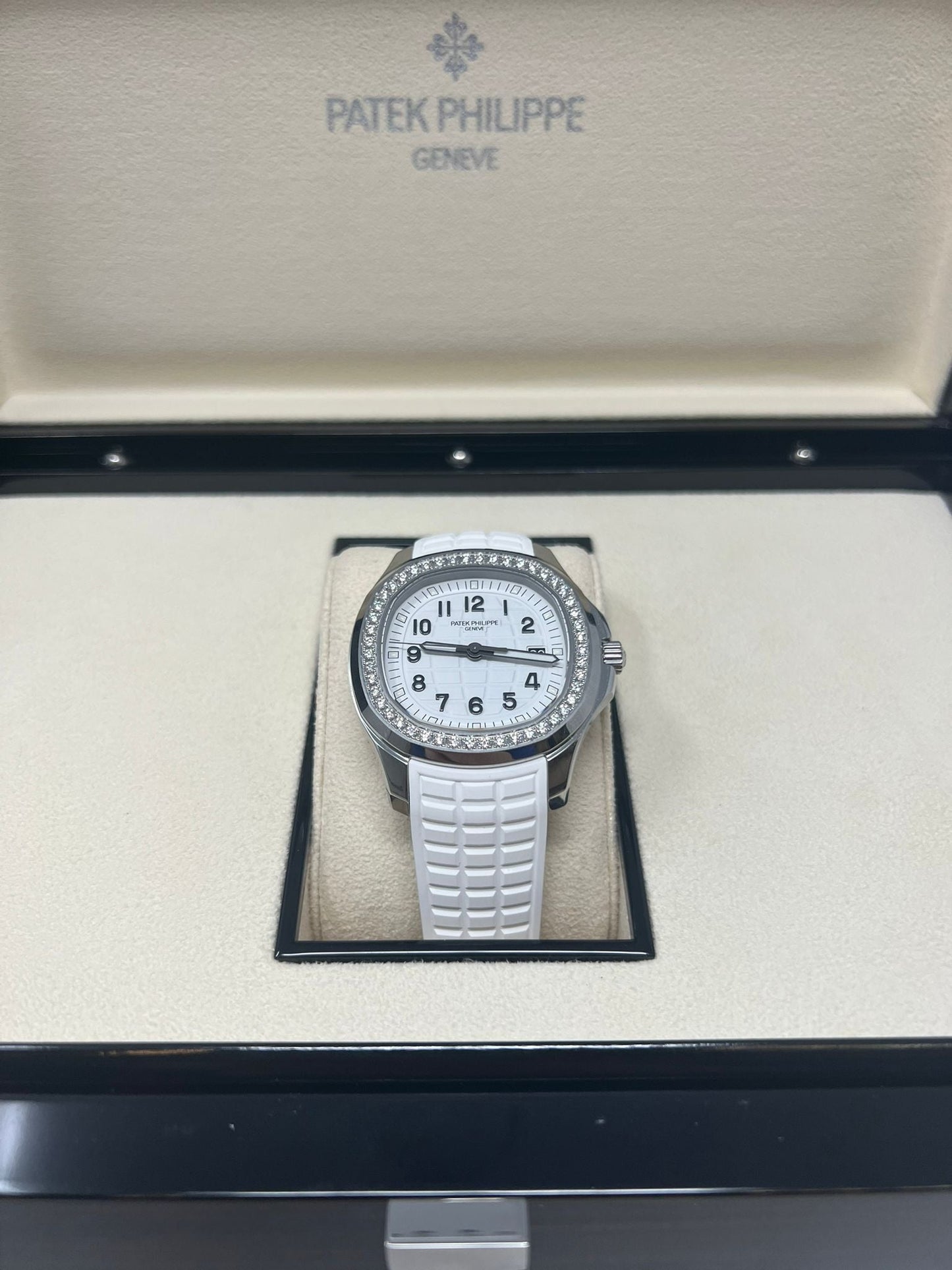 Patek Philippe Aquanaut - 38.8 MM - Steel - 5267/200A-010