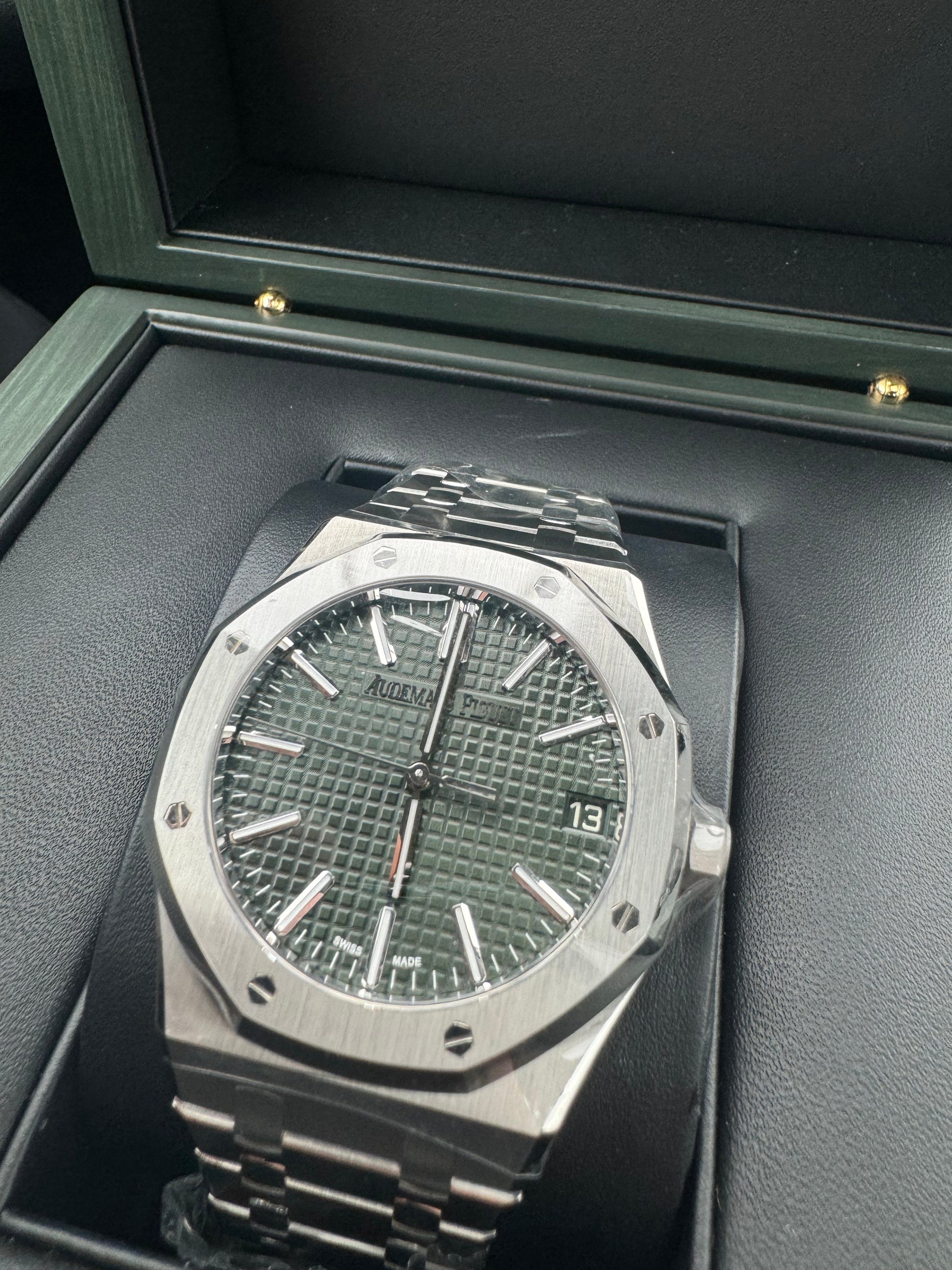 Audemars Piguet - Royal Oak - 41 MM - Steel - 15510ST.OO.1320ST.04