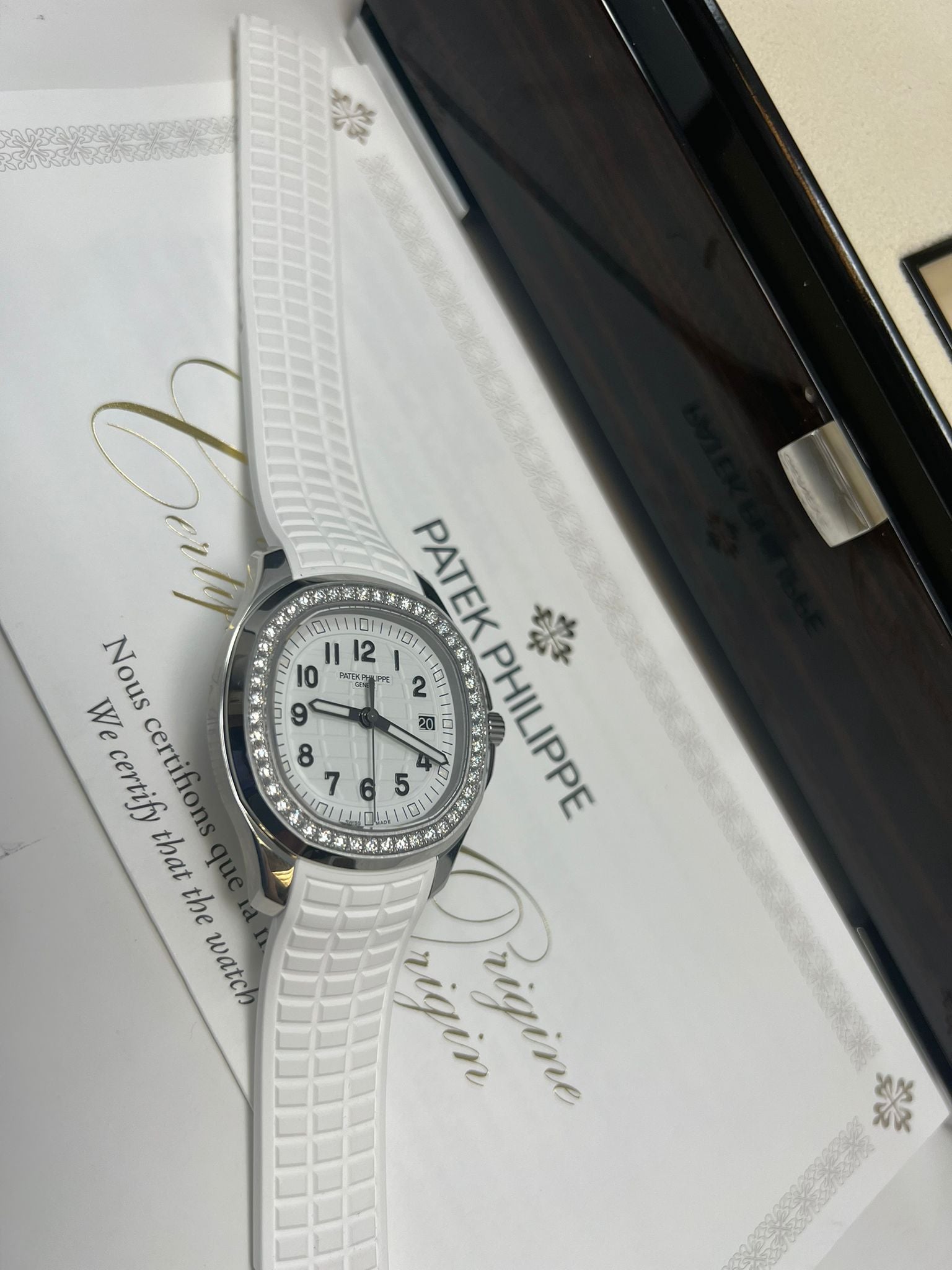 Patek Philippe Aquanaut - 38.8 MM - Steel - 5267/200A-010