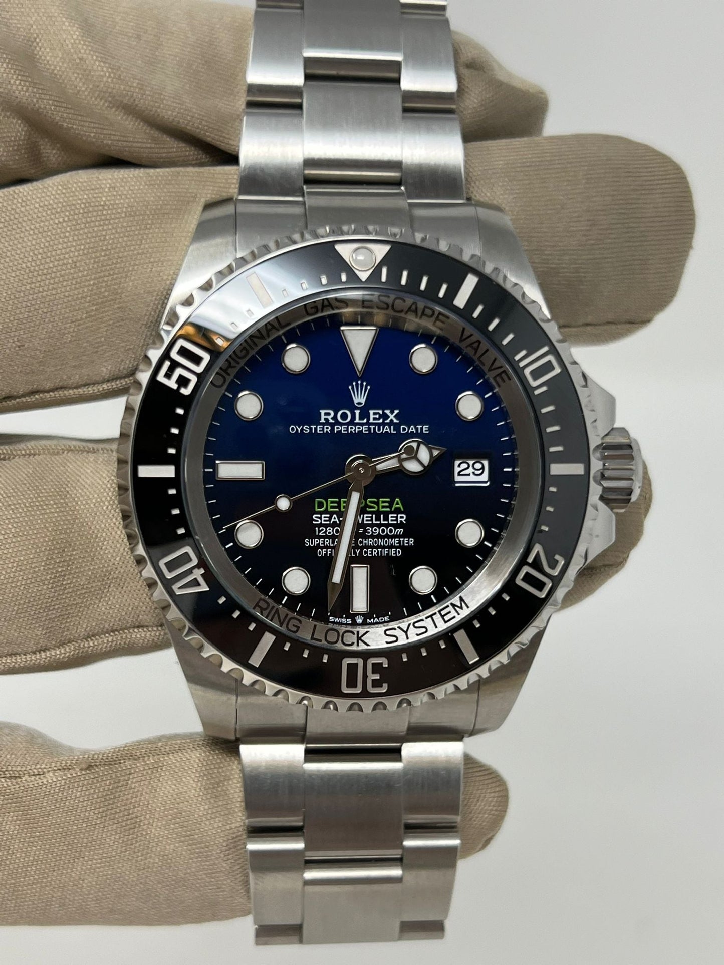 Rolex Sea-Dweller - James Cameron - 44 MM - Steel - Blue Dial - 136660 dbl