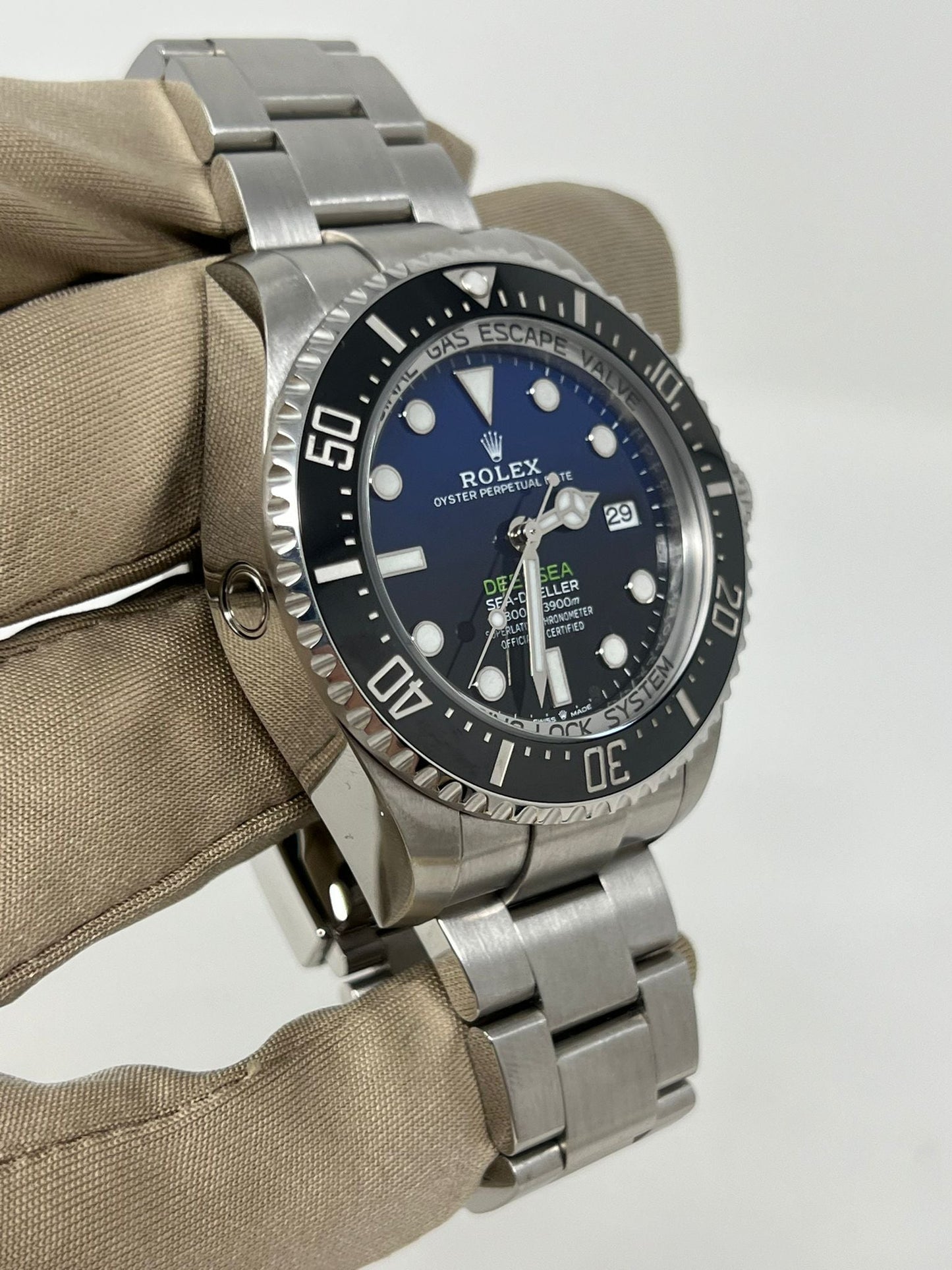 Rolex Sea-Dweller - James Cameron - 44 MM - Steel - Blue Dial - 136660 dbl