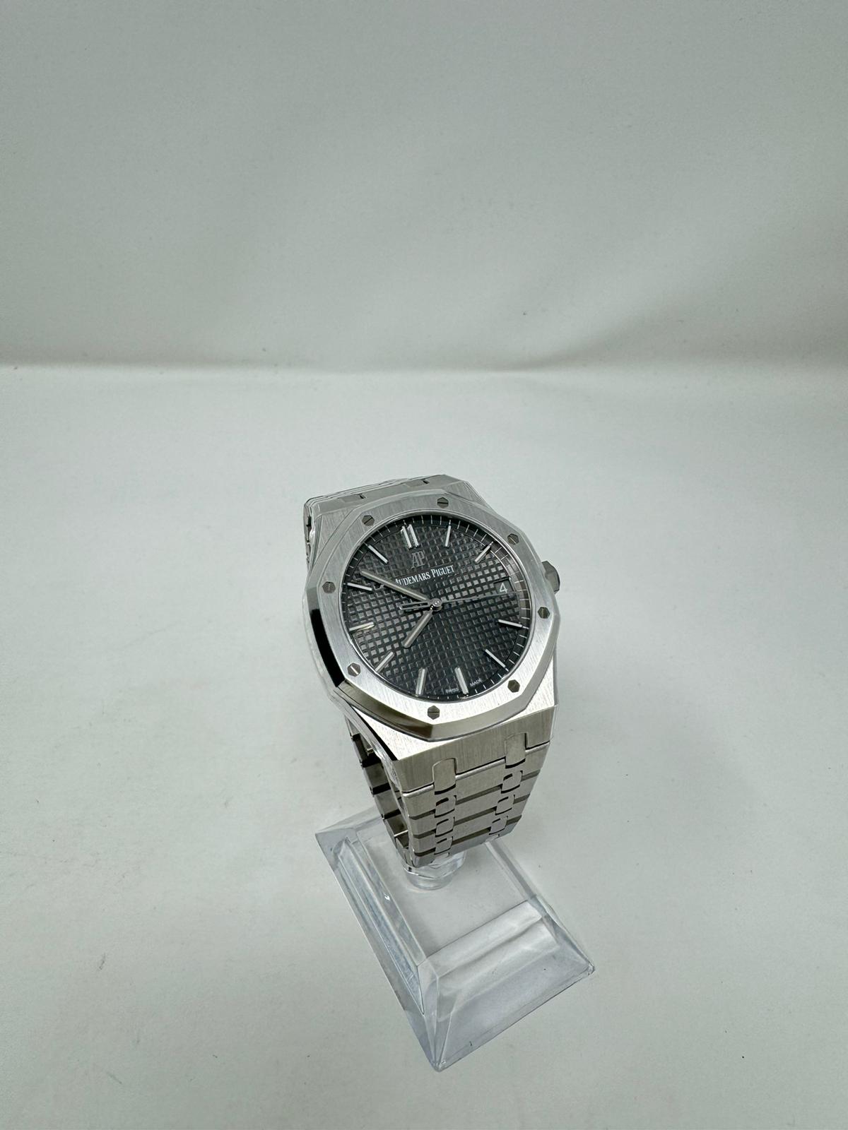 Audemars Piguet - Royal Oak - 41 MM - Steel - 15500ST.OO.1220ST.02